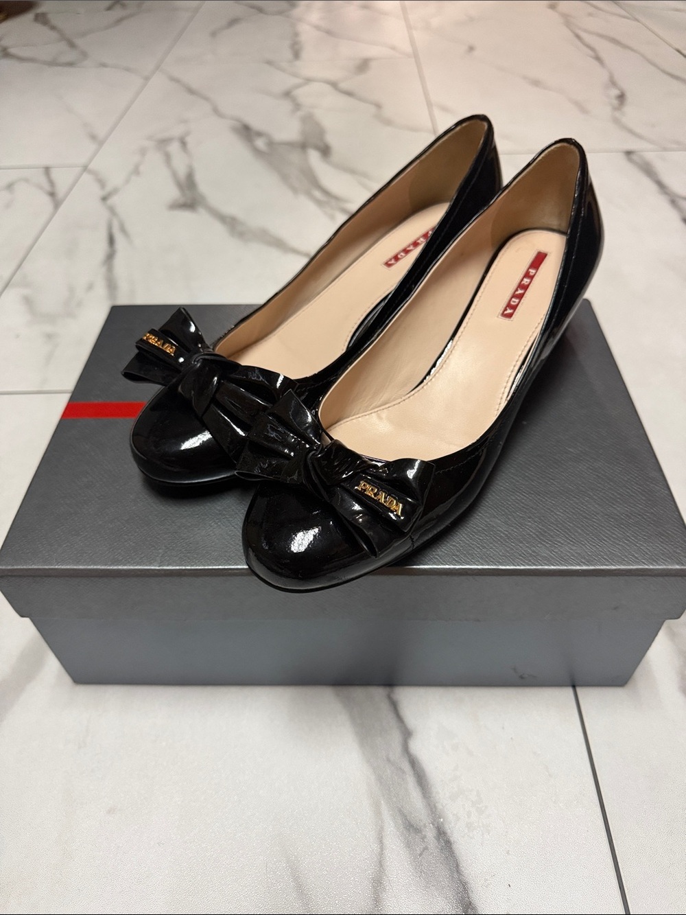 Vintage Prada Women's Black Patent Leather Bow Pumps size 38.5 Never Worn